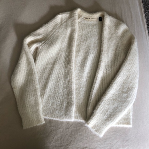 Anthropologie Sweaters - Sleeping on Snow/Anthro Cream cardigan